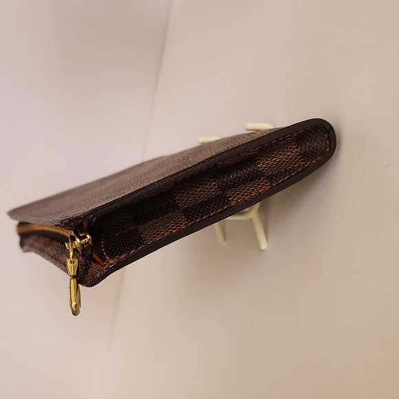 Louis Vuitton Damier Ebene Marais Bucket Pouch - Picture 2 of 15